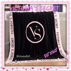 New! ❤️Victoria Secret blanket 50x60”